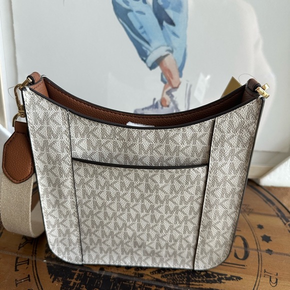 Michael Kors - Briley Small Logo Messenger Bag - NWT - Picture 8 of 8